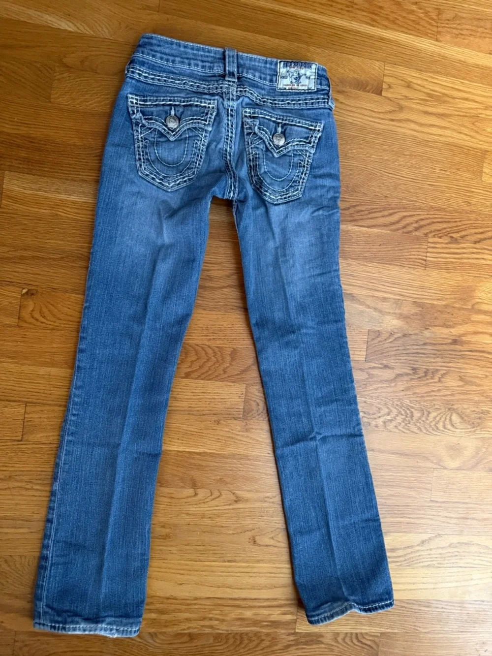 True Religion Straight Leg Blue Jeans with Contrast Stitching - Picture 2 of 3